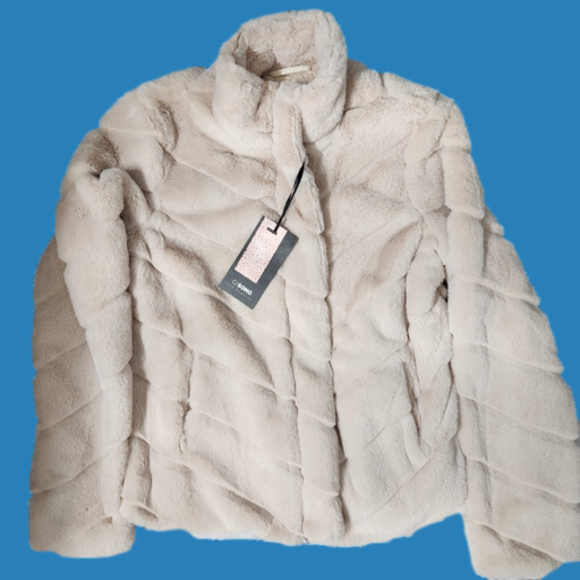 Jackets & Blazers - 🆕 NWT Women's faux fur super soft cream fur jacket- Cream , Size small